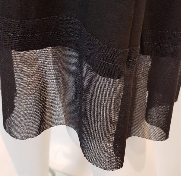 Detail van jurk van Rimini bij Sjàzz- design