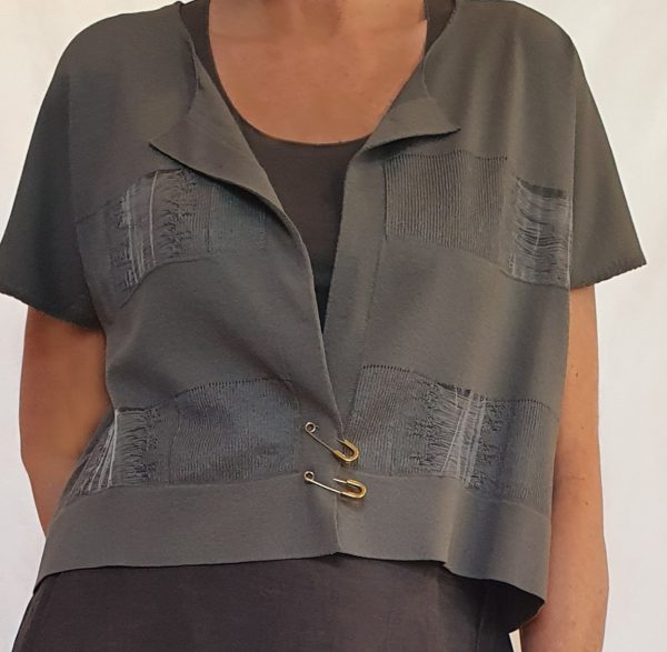 Set van Crea, collectie zomer 2020 Crea, Crea bij sjàzz,prachtig vestje legergroen, kwaliteitskleding, apart vestje Crea