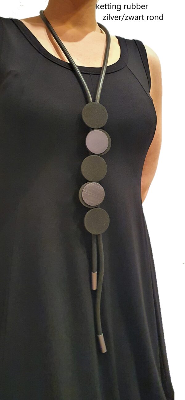 ketting van rubber.