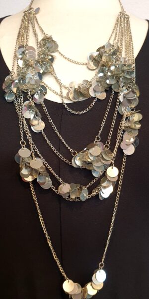 Ketting met zilveren of zwarte pailletten